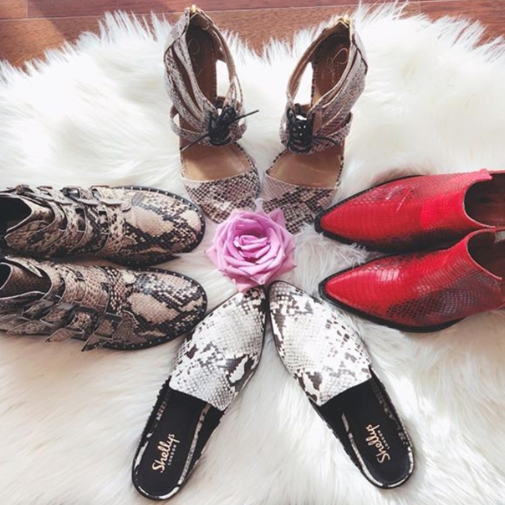 SALES! Snake Print Pumps Size 8.5 - Picture 2 of 7